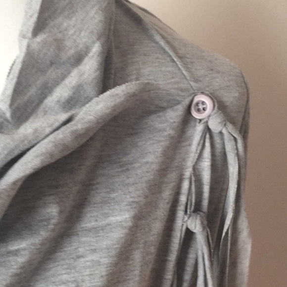 ❗️1 Left ❗️Women’s tassle knit poncho sweatshirt - Picture 4 of 7